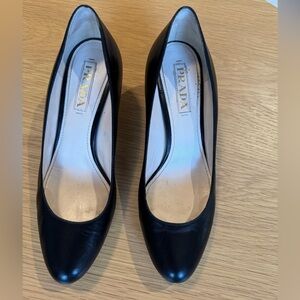 PRADA Classic Black Soft Leather Round Toe Low Kitten Heel Pumps Size 38 EUC